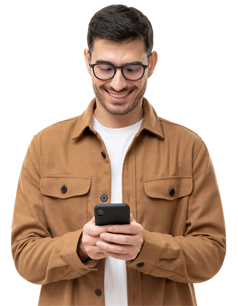 Amministratore di condominio che consulta Rendicondo dallo smartphone